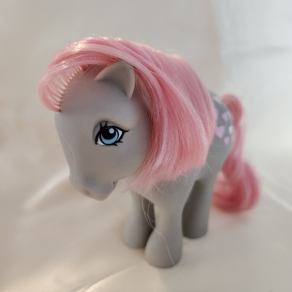 Vintage My Little Pony G1 Snuzzle MLP Grey Gray Pink Hearts Hasbro 1982